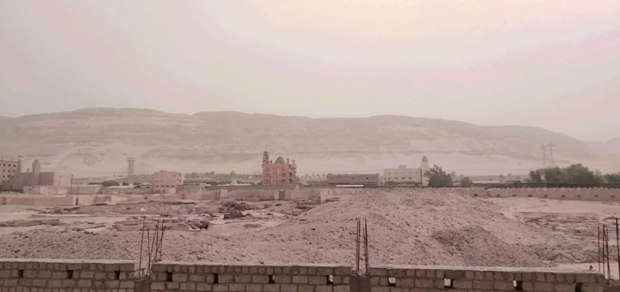 في  مرمى "الكوارث"..كيف قضى سكان الجبال لحظات العاصفة الرملية؟