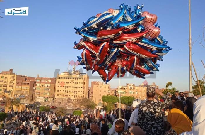 الدعاء للفلسطينيين والسودانيين في صلاة العيد بأسوان