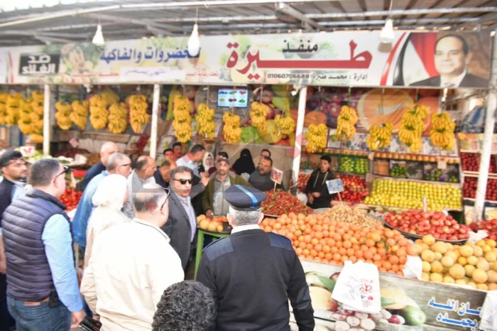 محافظ الدقهلية يغلق منفذ "طيرة" بعد شكاوى حول الأسعار 