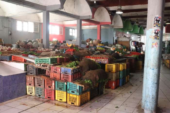 تُجار"بني خلاد" يتضررون من تخفيض أسعار السلع