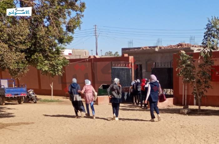 طلاب الشهادة الإعدادية: "الأسئلة المقالية في امتحان الدراسات الاجتماعية صعبة"