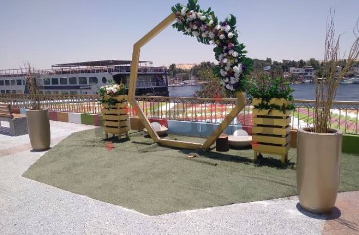 كورنيش أسوان يتزين للاحتفال بعيد الأضحى