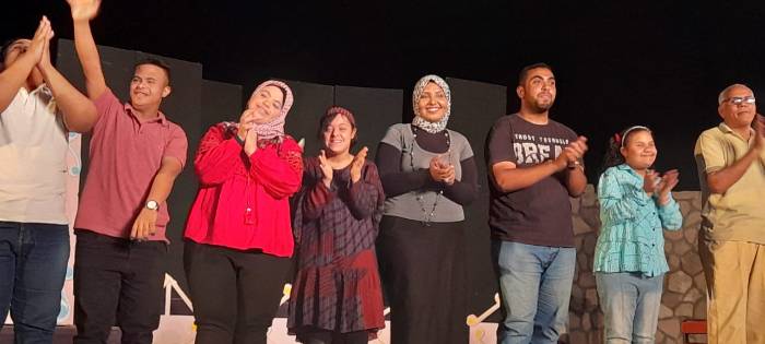 "كلنا واحد" يمنح السعادة للجماهير على مسرح فوزي فوزي