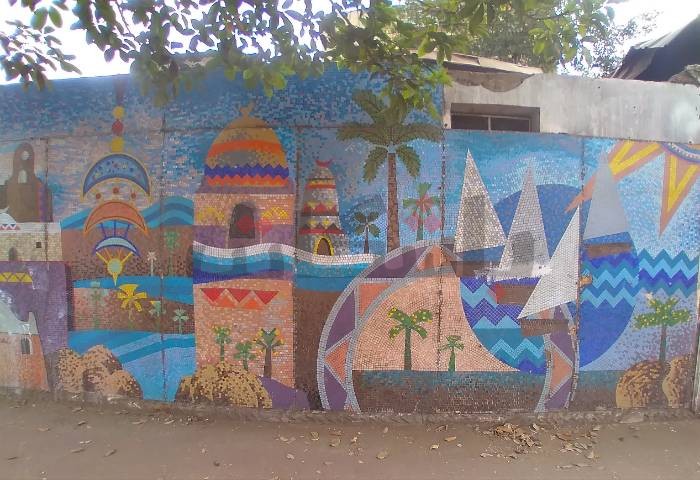 ألبوم صور  ..بأيادي الطلبة .. ترميم جدارية بأهم شوارع أسوان