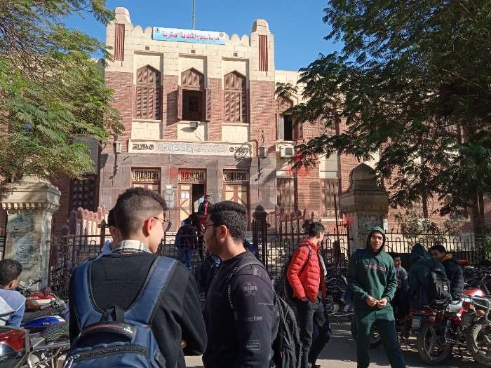 تباين الآراء بين الشعبتين الأدبية والعلمية حول مستوى امتحانات الثاني الثانوي