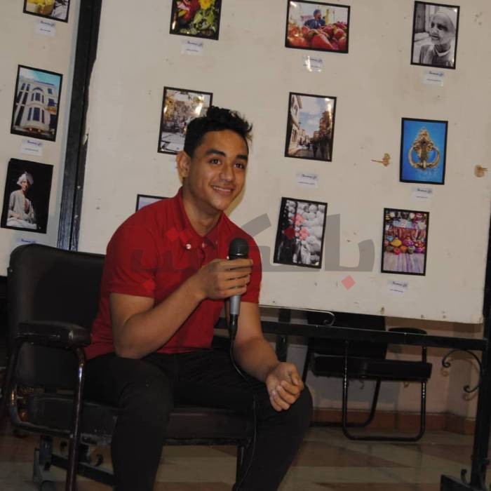 خالد فتحي.. قصة كاميرا على كتفٍ صغير