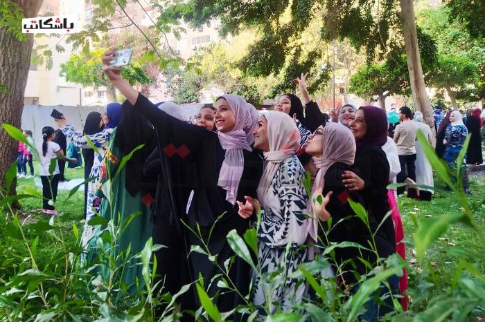 ألبوم صور - بسبب صلاة العيد.. بهجة وزحام في شوارع  دار السلام