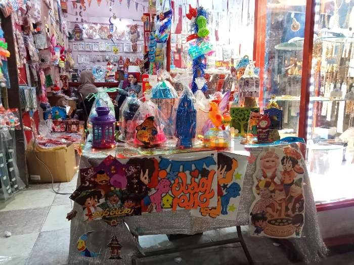 بشائر رمضان.. الفوانيس تزين شوارع المنيا