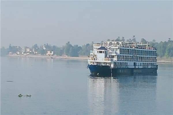 شحوط باخرة سياحية أمام مرسى معبد كوم أمبو