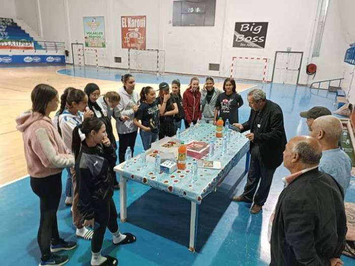 "بوزلفة" يواصل التقدم في نهائيات وسطيات كرة اليد