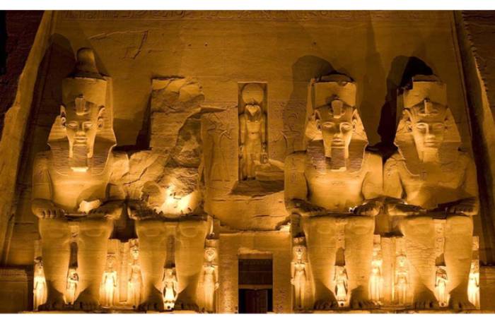 إلغاء الاحتفال الرسمي بتعامد الشمس تضامنًا مع "غزة" واستمرار استقبال السياح