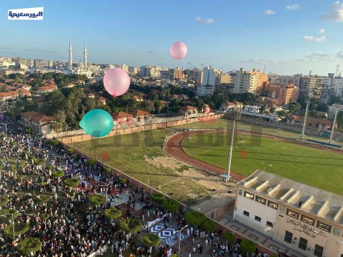 البوم صور -في بورفؤاد.. البلالين تتساقط من السماء احتفالا بالعيد