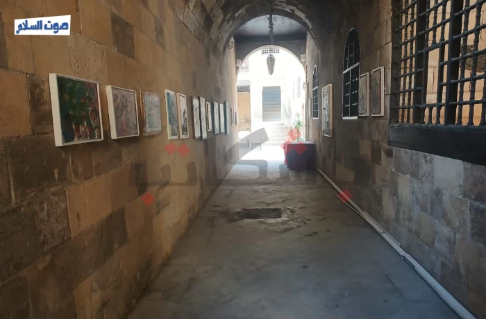 "السناري" يختتم معرض "بطاقات بريدية وحقول الصحراء"