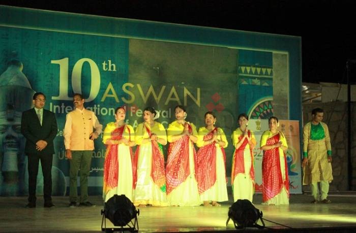 وسط تفاعل الجمهور.. مصريون وهنود يقدمون عروضًا فنية في اليوم الثقافي الهندي