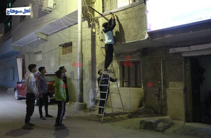 روح رمضان تدّب في سوهاج بتعليق الزينة