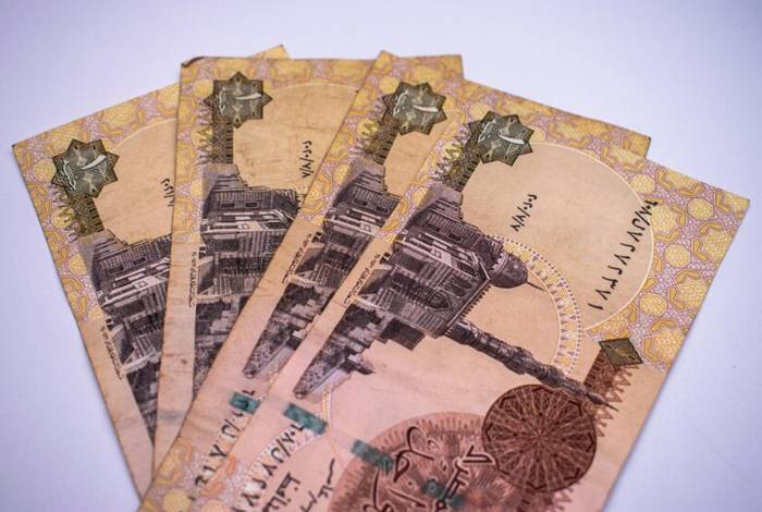 الساعات الأولى لما بعد "التعويم".. 50 جنيهًا للدولار واتفاقًا مع "النقد الدولي"