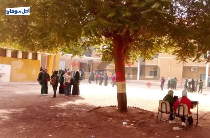 تباين آراء طلاب الصف الثاني الثانوي حول امتحاني "الكيمياء والرياضيات"